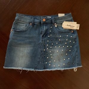 Denim mini skirt with pearls
